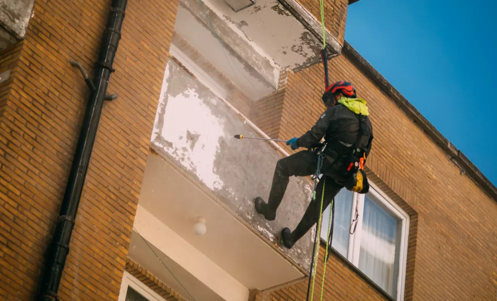 reiniging gevel rope access schilder klaarzetten van gevel