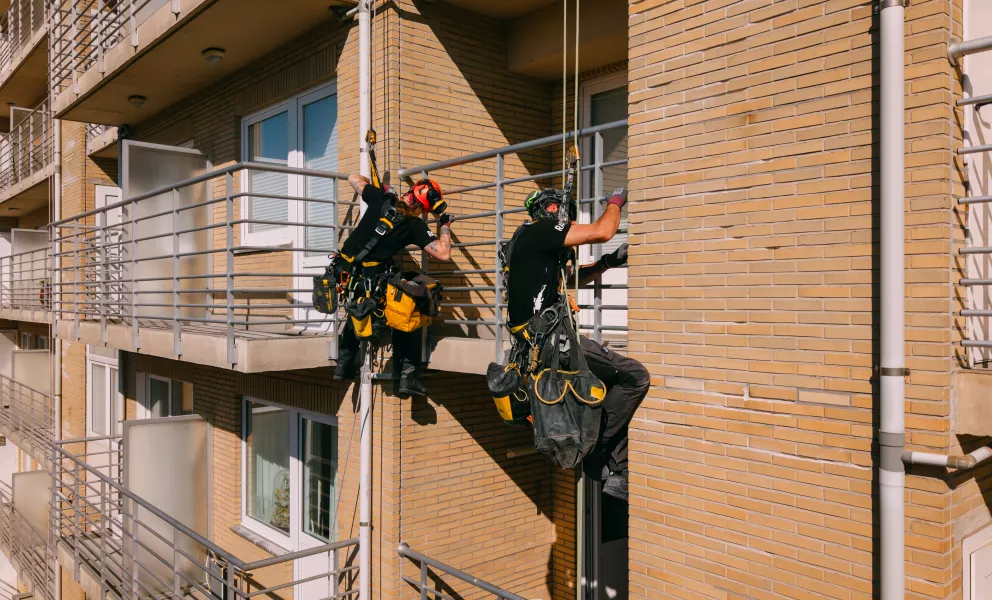 rope access uithalen dilatatie voegen actie foto